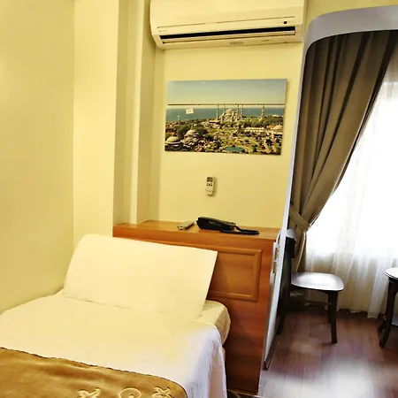 מלון Taksim Palace 3*
